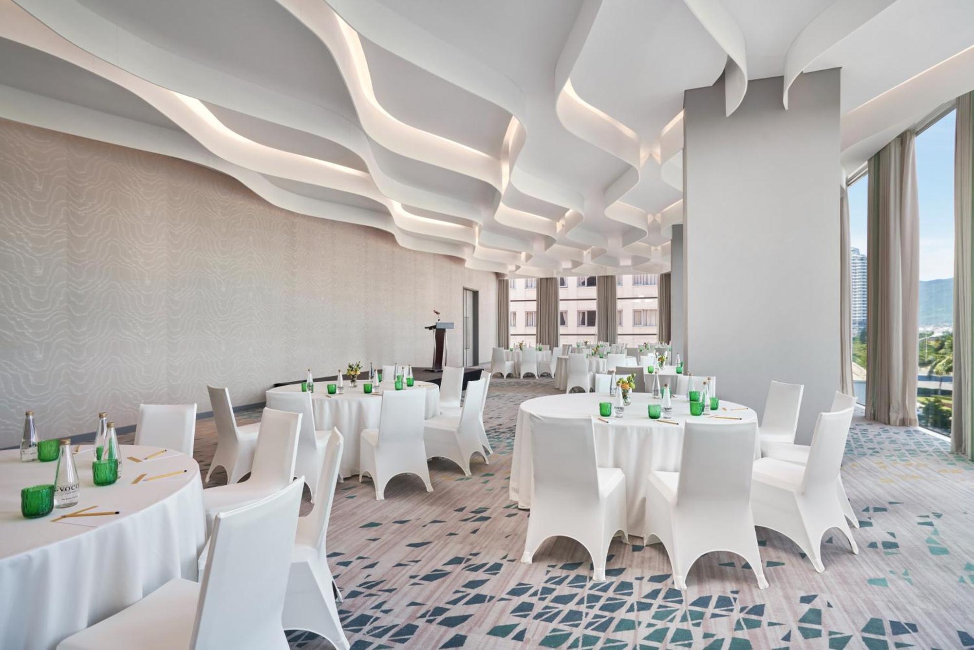 Отель Voco Ma Belle Danang By Ihg Экстерьер фото